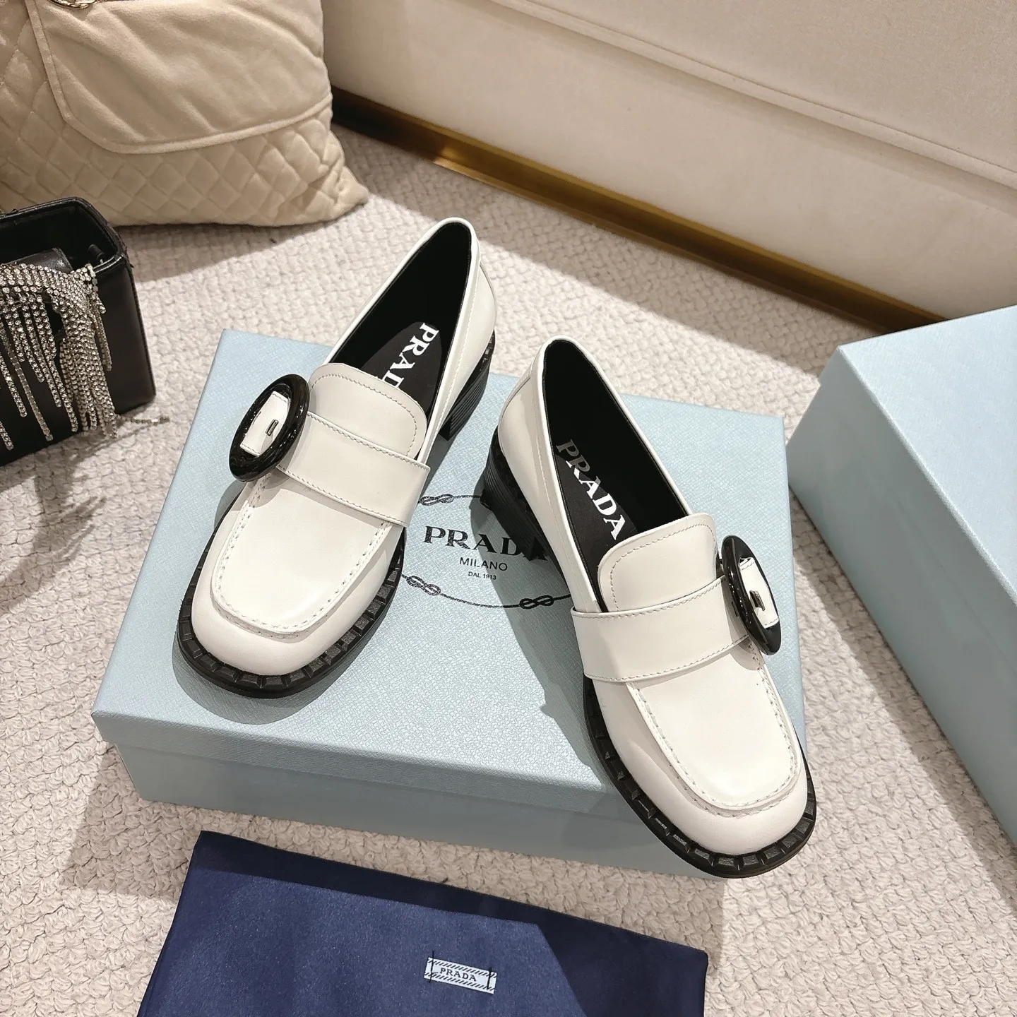 👟👟Ex-factory price 560👟👟 High version Prad✅ certified𝟐𝟎𝟐5𝙨𝙨 Early Spring Prada💯 #陈昊宇 Same style, many celebrity internet celebrities have the same style / mid-heeled British loafers, the round rubber buckle design adds a sense of sophistication, the overall shape is full of aura, and the British style small leather shoes are casual and high-end. Chen Haoyu’s same style/Prada25ss loafers! Fabric: Imported open edge beads Lining: Imported sheepskin Insole: Imported cowhide Women's model: Standard code 35-41 (customized at 40.41).  Color: black, light brown, white. The shoes are very cost-effective, so we refuse to negotiate.  #陈昊宇 Same style Prada loafers # Temperament wear